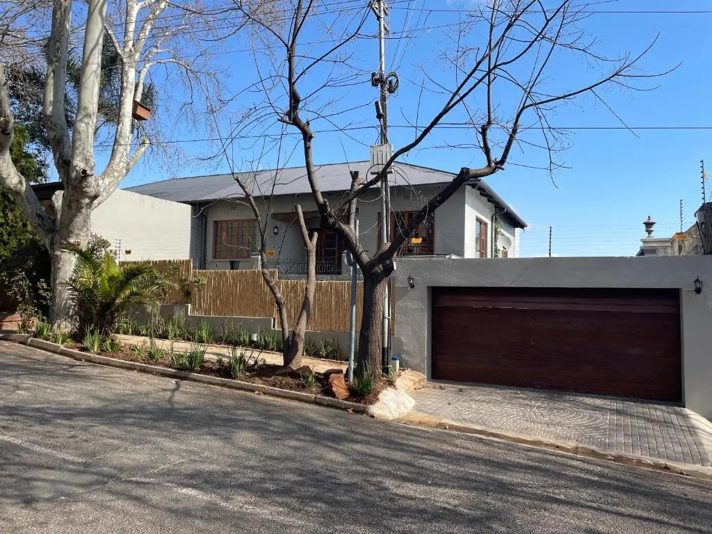 Spacious, light-filled BnB on 4th