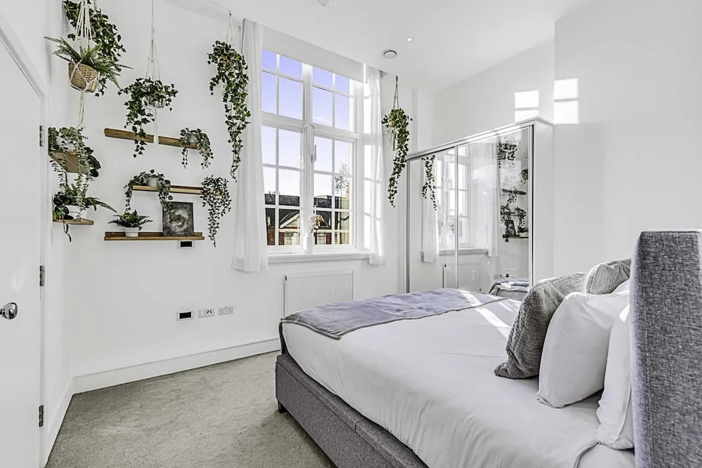Vibrant 2-bed Flat: Acton's Best Stay!