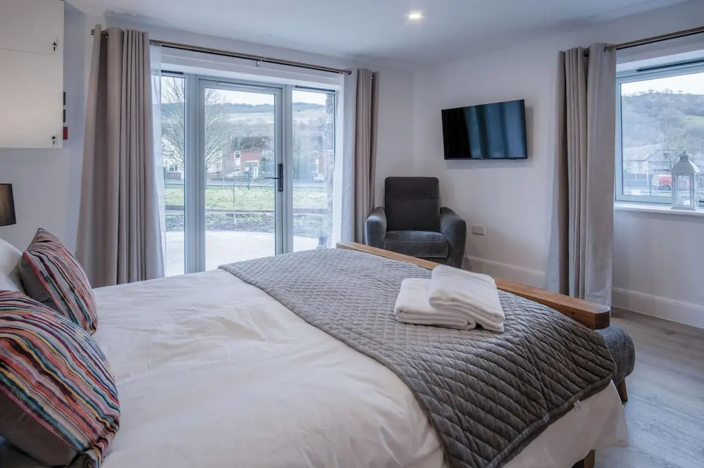 Suite 7 - Sleeping Giant Hotel - PEN Y CAE Inn