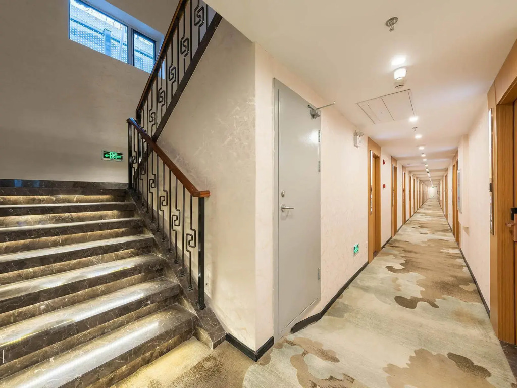 Junhe Yue Hotel (Beijing, Subway Station at Gu Lou Street, Deshengmen Gate)