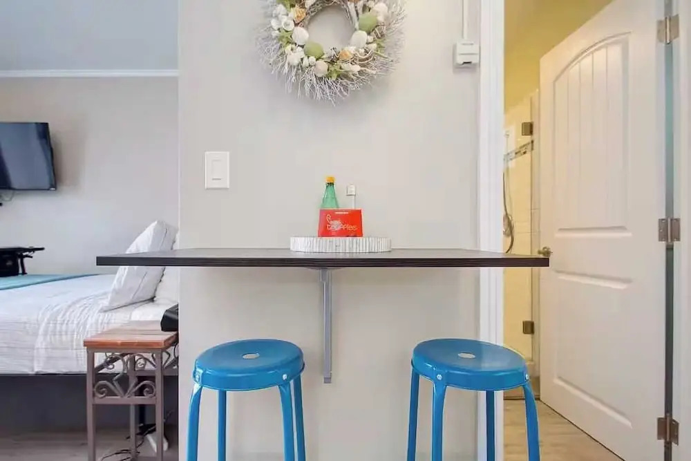 Sleeps 16 Dock, Walk to Beach, Balboa Fun Zone & Dining Edgewater Place