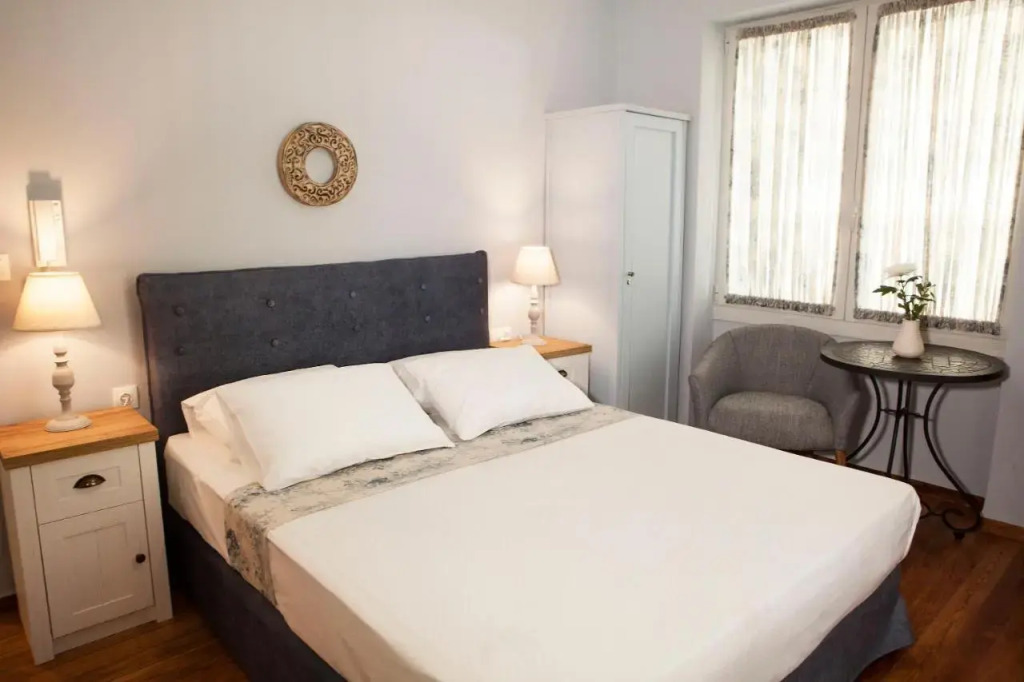 Lovely 1st Fl. Apt, with Balcony in Pagrati