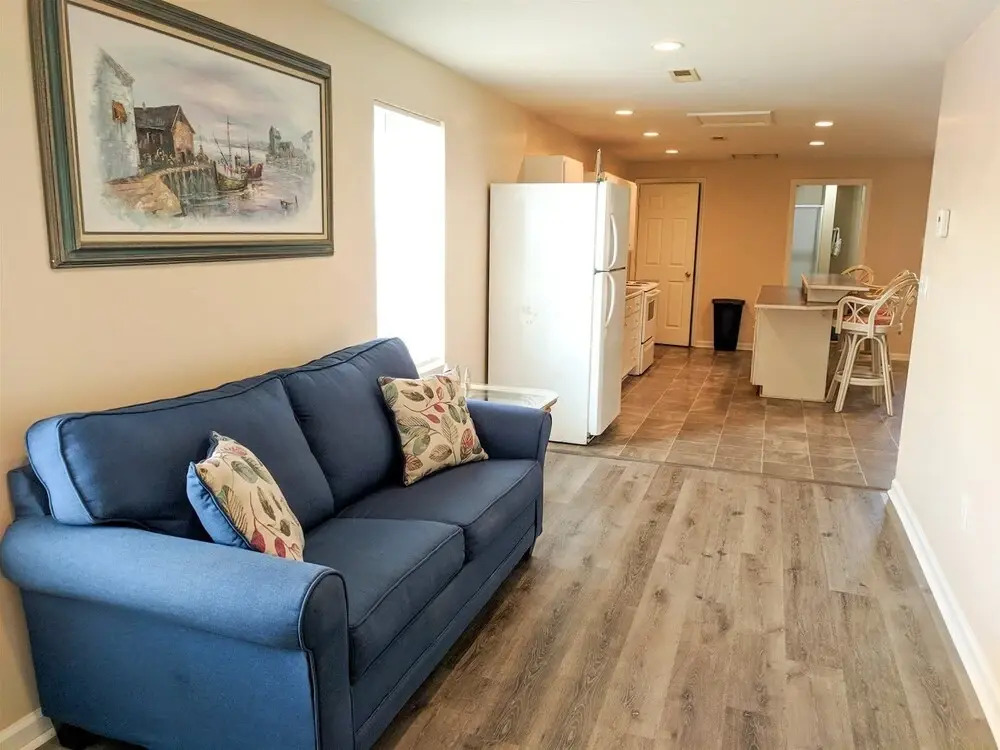 Parrot Head - Pet Friendly Beach Condo! Perfect for 6-7 guests!