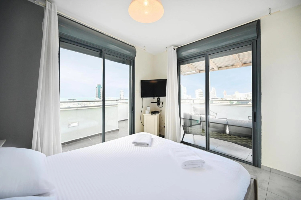 Amazing 2BR Duplex in the city center by HolyGuest