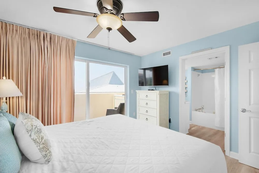 Pelican Isle 301