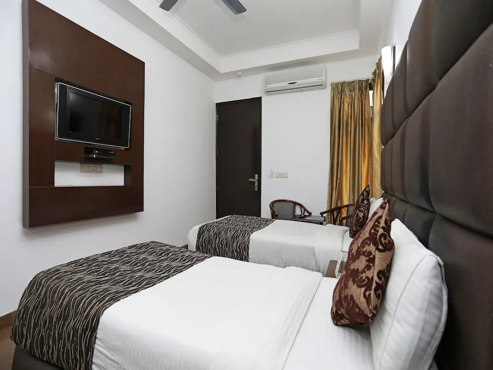 Fabhotel Cameron