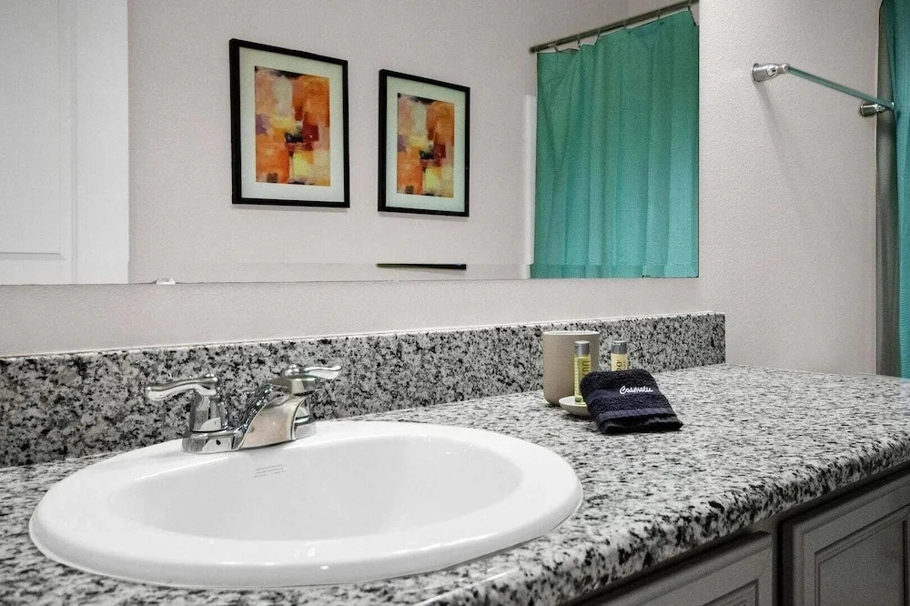 Townhouse w/ Hot Tub Near Disney Sleeps 12