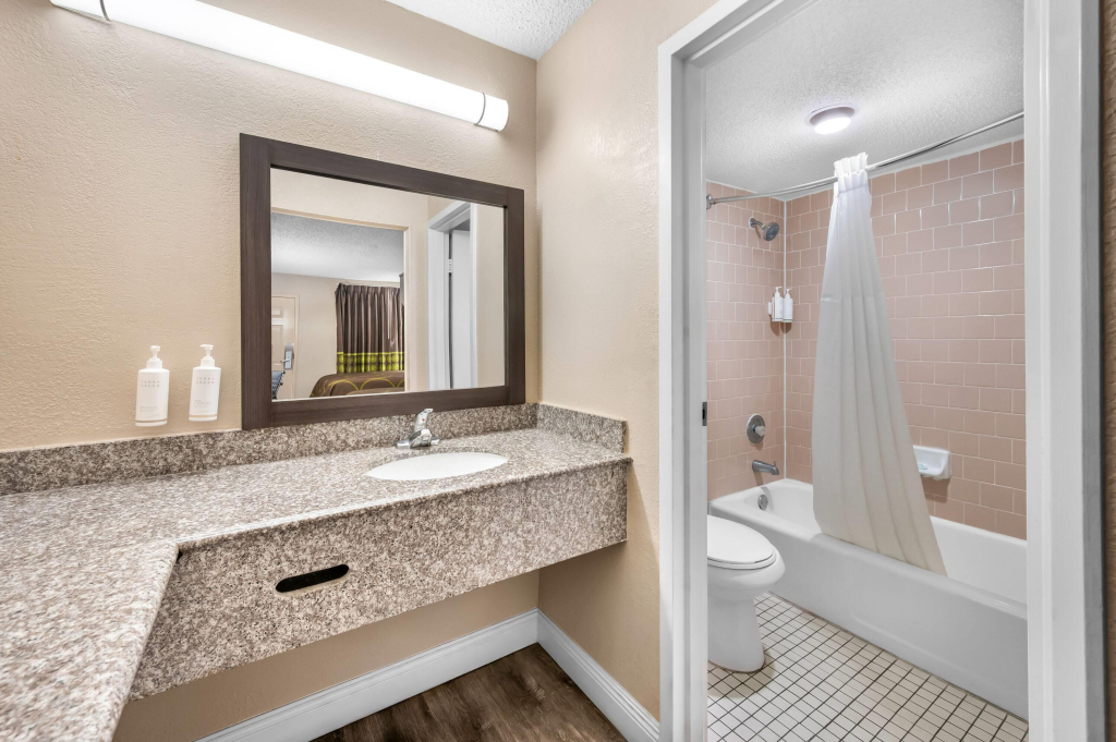 Super 8 by Wyndham Metairie