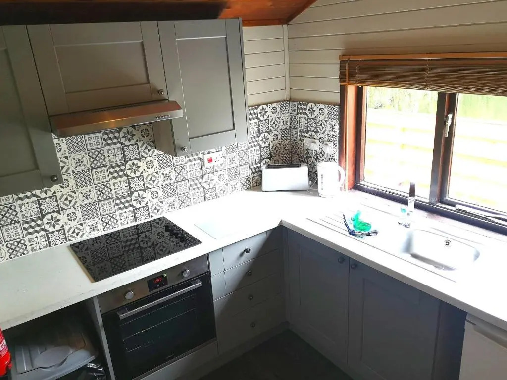Otter 2 Lodge - Private Hot Tub- Dog Friendly - Wiltshire-Bristol