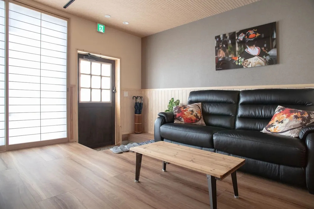 Hidden Inn Gosho