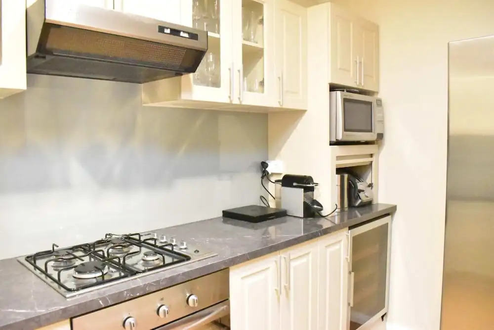 Bright 2 Bedroom Apartment In A Great Location