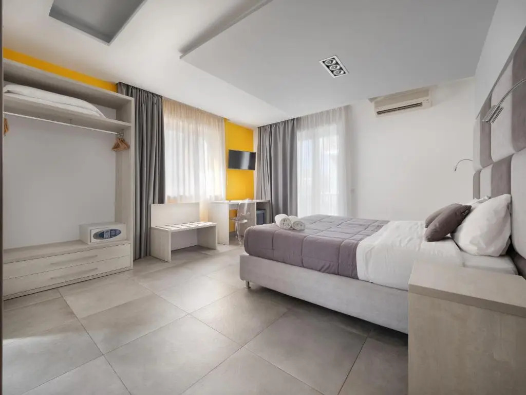 De Vivo Realty - Orange Suites Sorrento