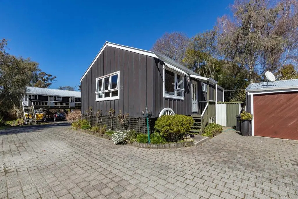 Sportmans Lodge