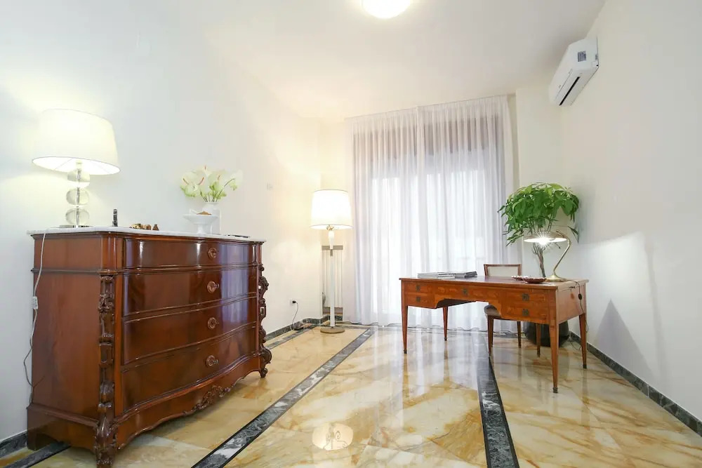 Starhost - GOLDEN APARTMENTS