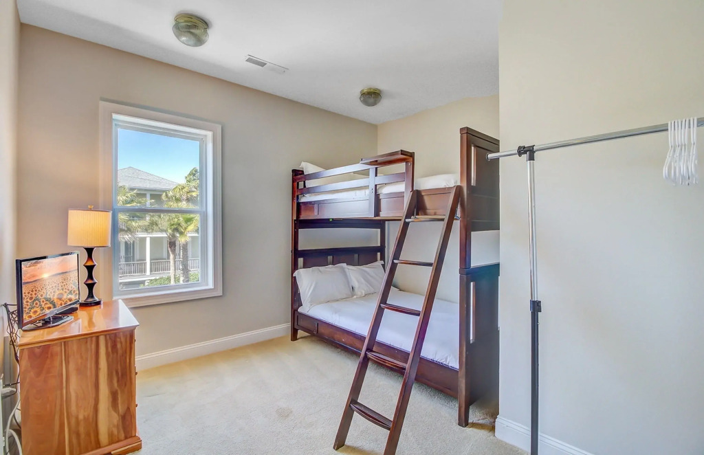3001 Palm Boulevard by Avantstay Across From Beach & Ocean Views!
