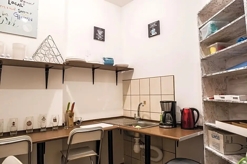 FlyFly Hostel , darmowy parking , rezerwuj przez urządzenia mobilne -10 procent