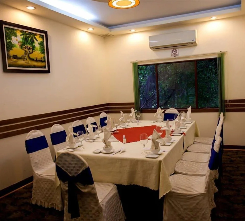 Khách sạn Dìn Ký Cổng Chào Bình Dương