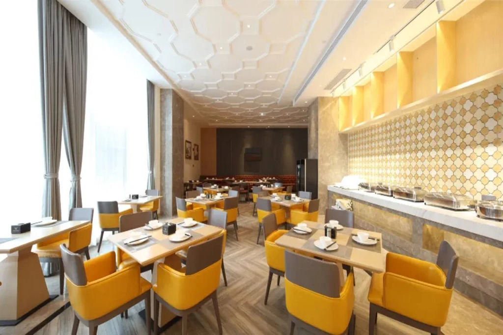 Vienna International Hotel (Chengdu Longquan Automobile City Aviation Academy Branch)