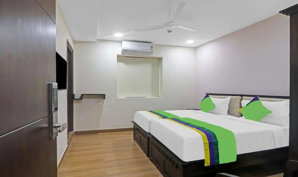 Treebo Trend Purple Square Hotel