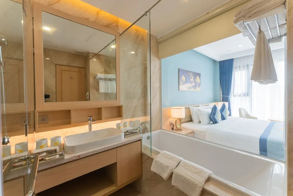 Canary Gold Hotel Quy Nhơn - Beachfront - Iconic Location