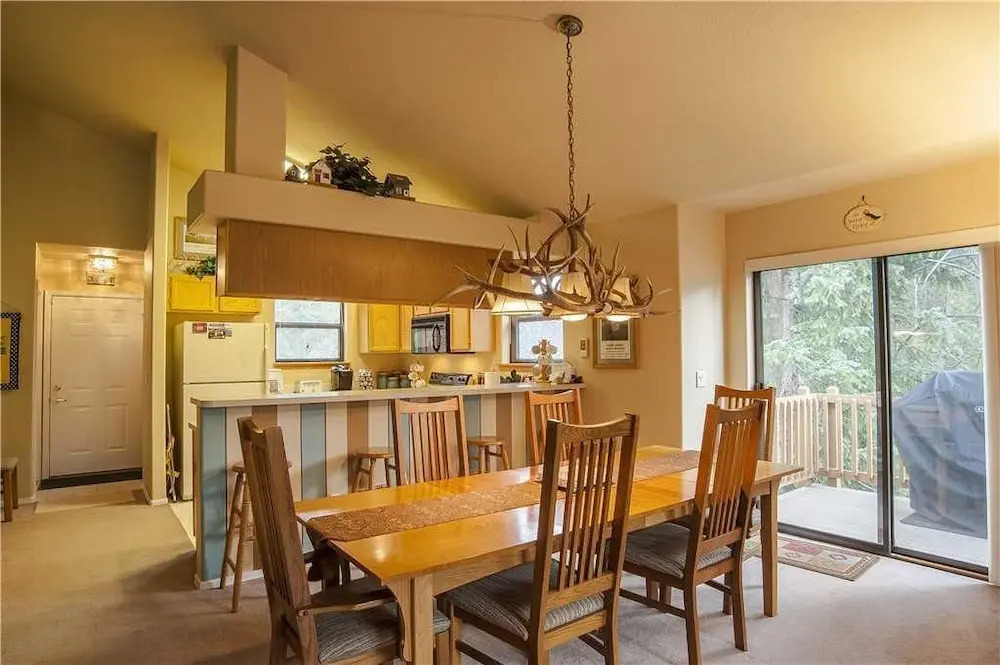 143 Park Forest (Private Home with Hot Tub)