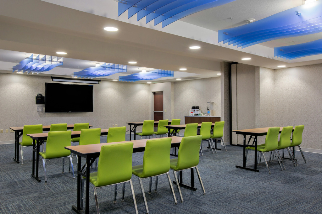 Holiday Inn Express Hotel & Suites Ontario by IHG