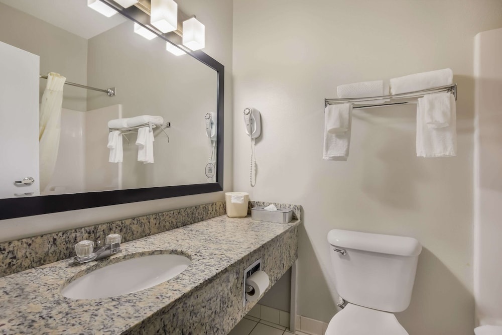 Quality Inn & Suites South