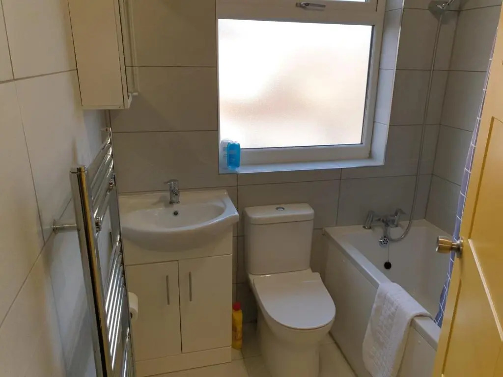 Large 4bed house up to 7beds parking Slough Train Station