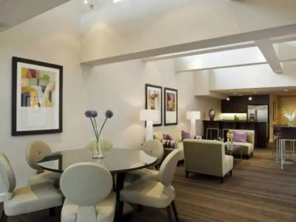 Global Luxury Suites at The White House