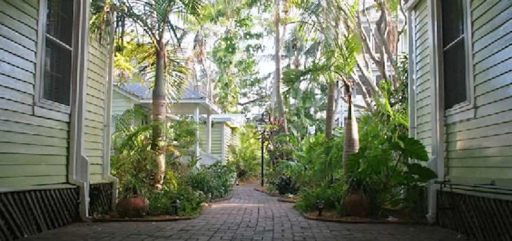 Island City House