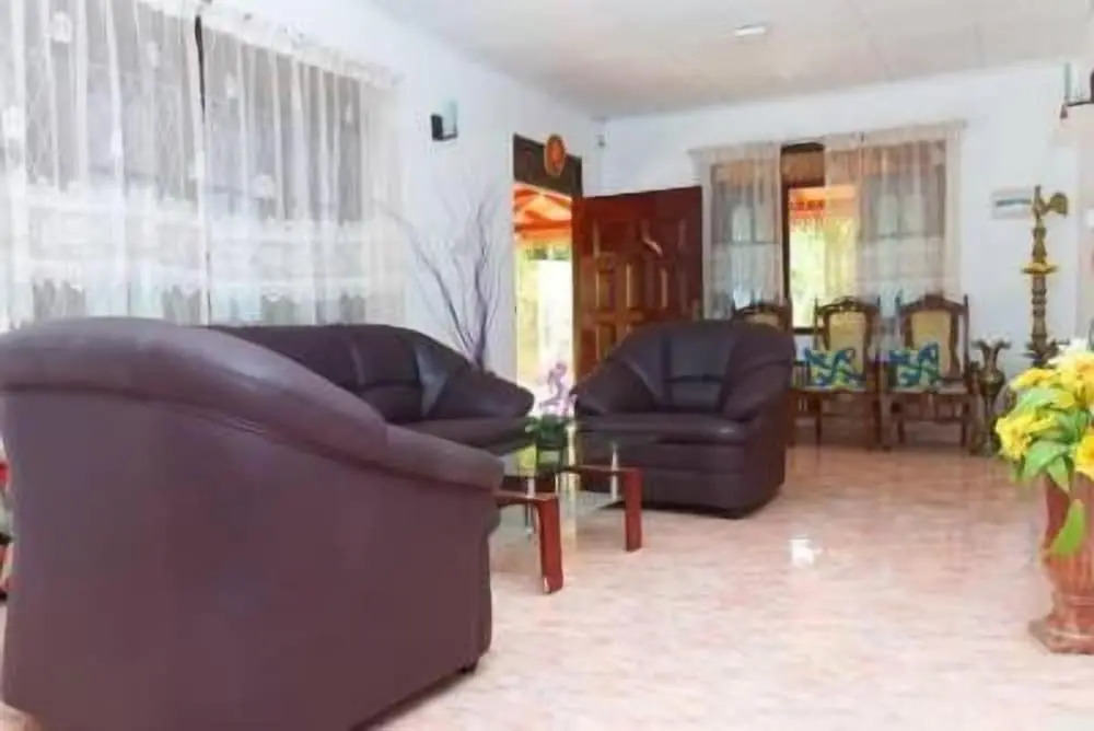 Damith Tourist Villa