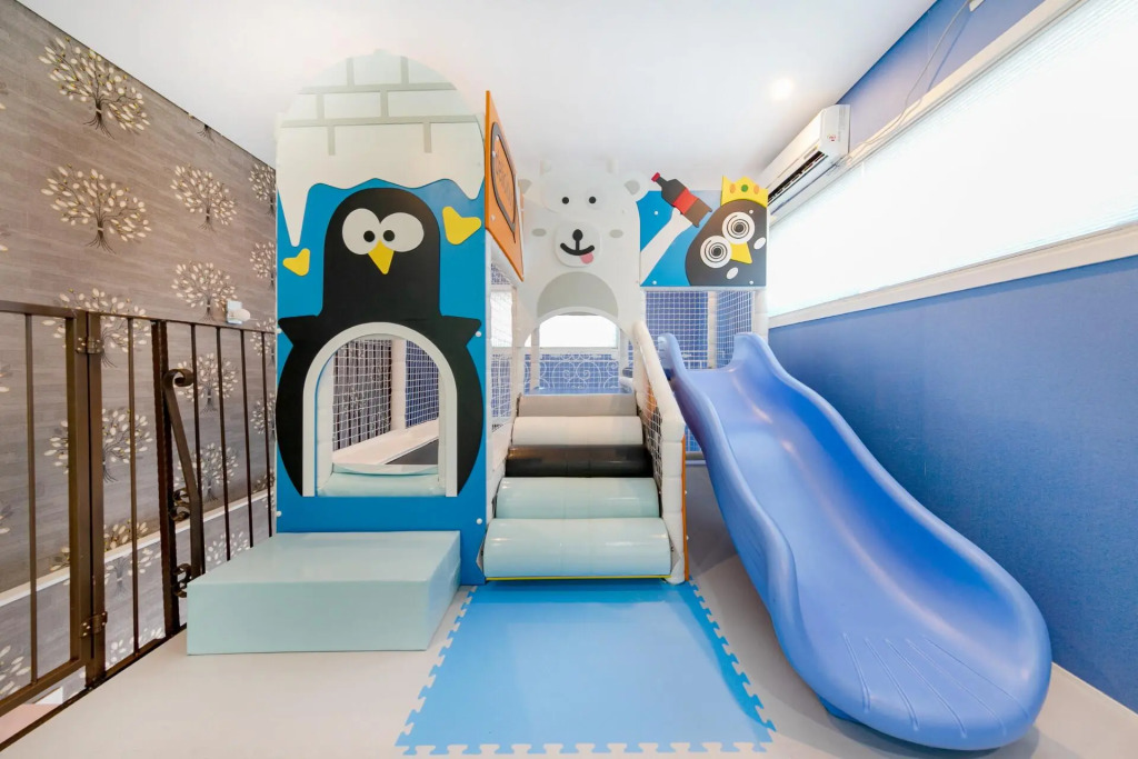Hi Kids Poolvilla