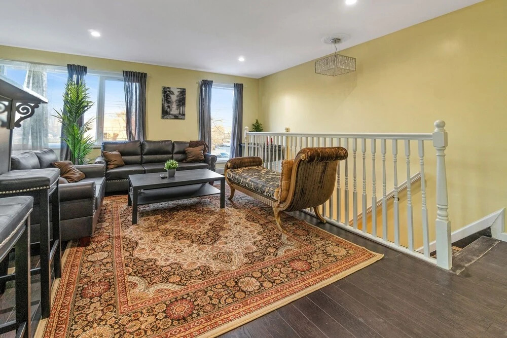 Comfy Queens Home - Just Minutes From Jfk Airport! 3 Bedroom Apts by Redawning
