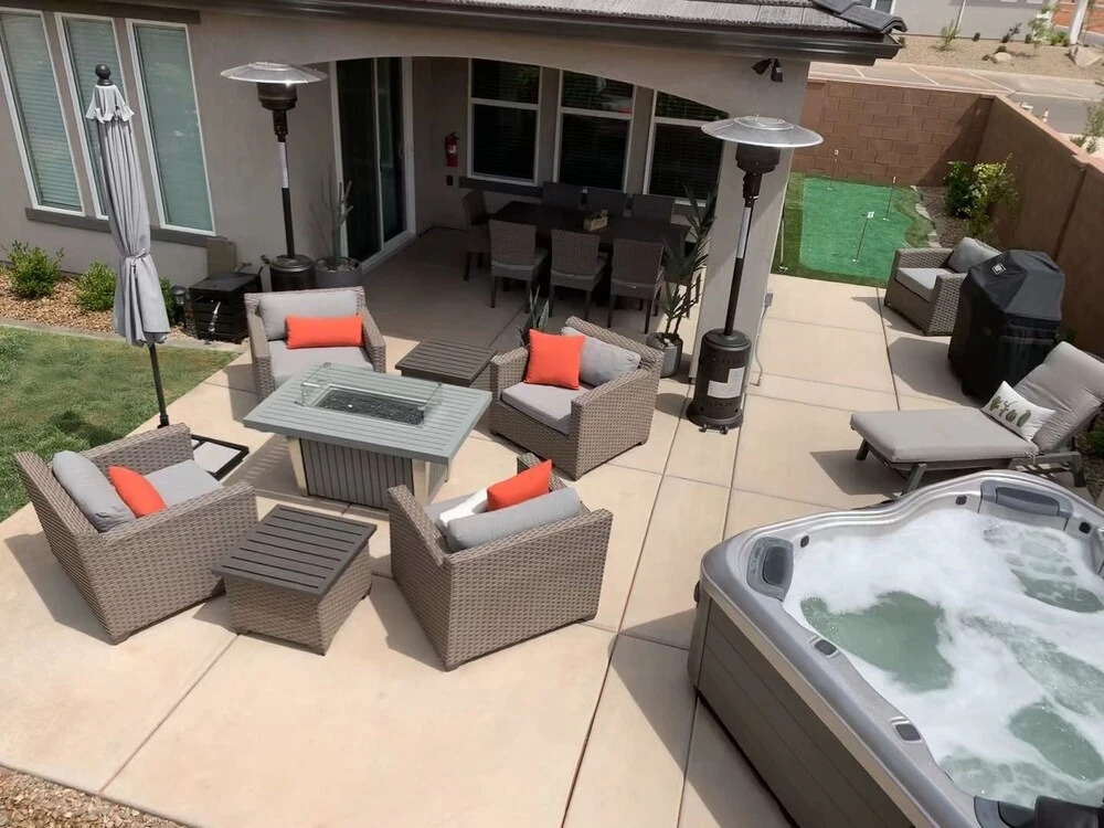 Desert Living 5 Bedroom Home by RedAwning