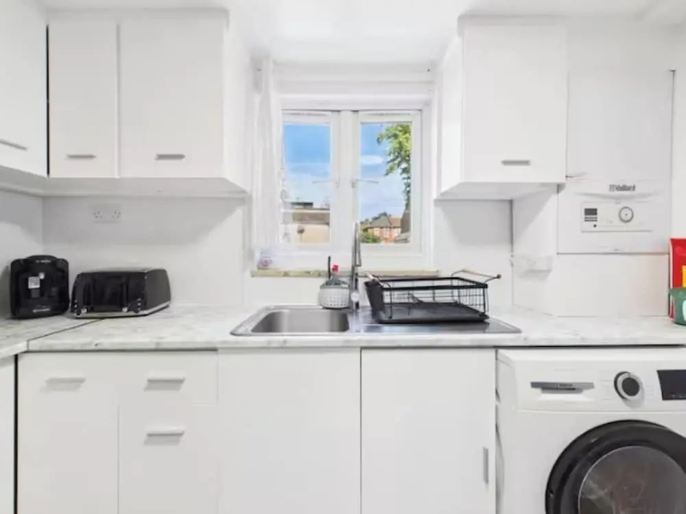 4BR London Home Piccadilly Line Sleeps 9