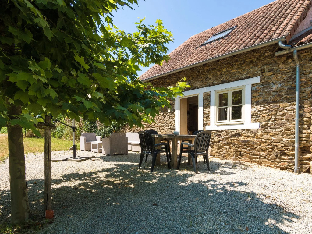Cottage in Chaleix near Forest and Lake