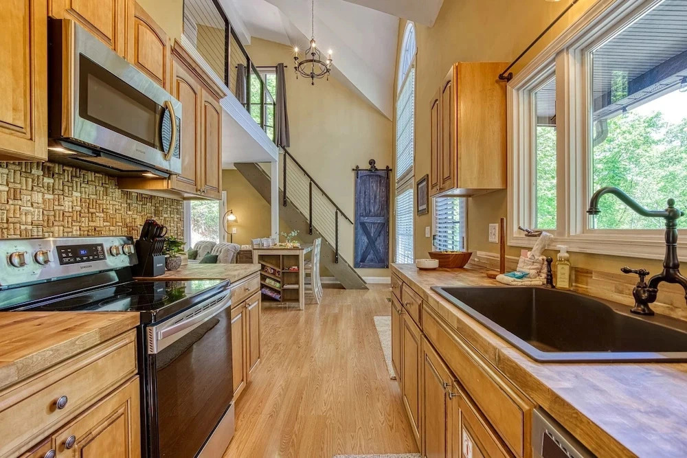 Pine and Peak - Hot Tub Fire Pit Dog Friendly - Gatlinburg Arts Crafts Community - Sleeps 6
