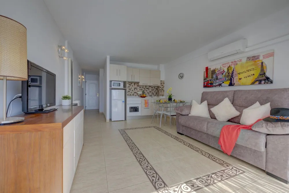 307 Bright Apartment, Sea View, WiFi, Air Conditioning