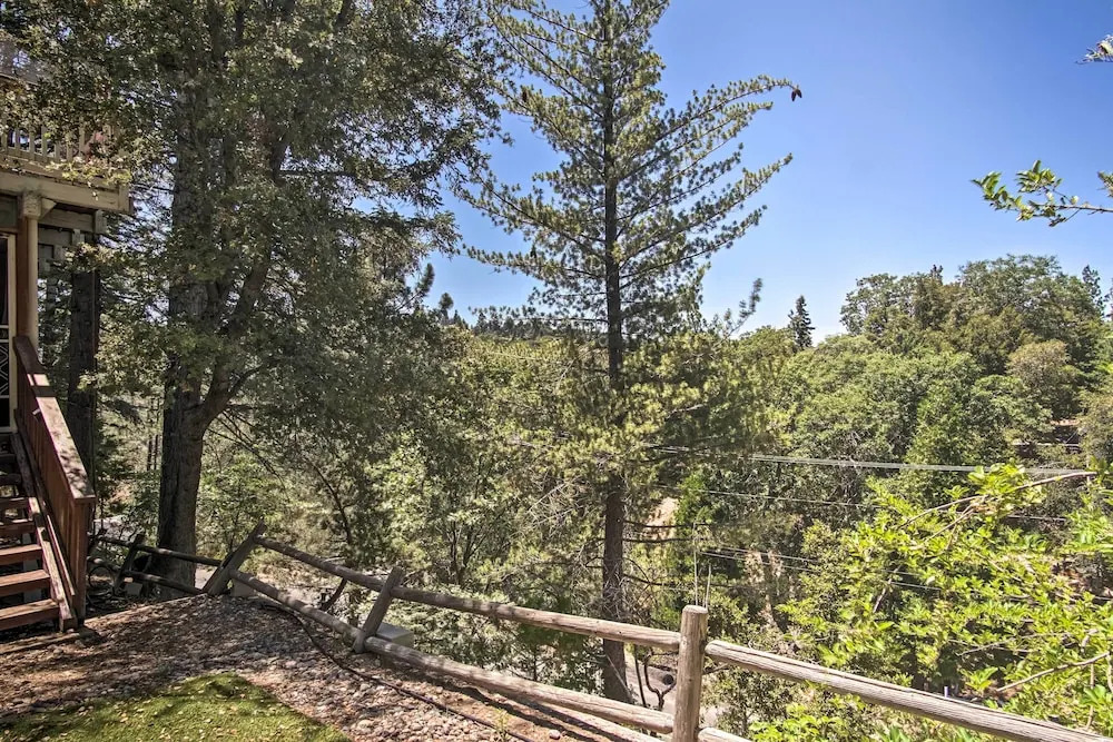 5 Mi to Lake Arrowhead Village: Cabin w/ Game Room