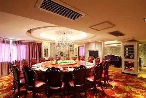 Hechi Shuntai Hotel
