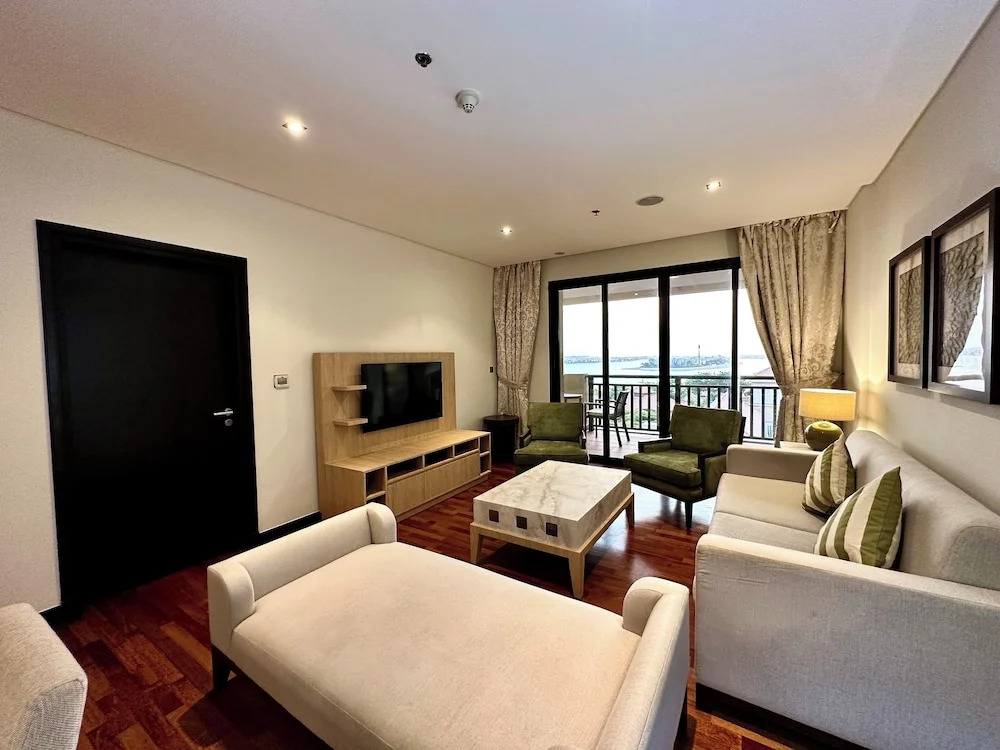 Lux BnB I Palm Jumeirah Resort I Palm Views