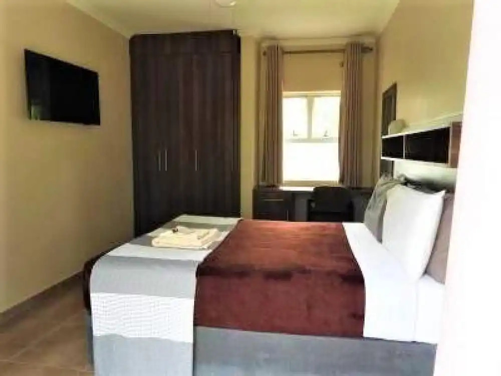 2 Bedroomed Apartment With En-suite and Kitchenette - 2066