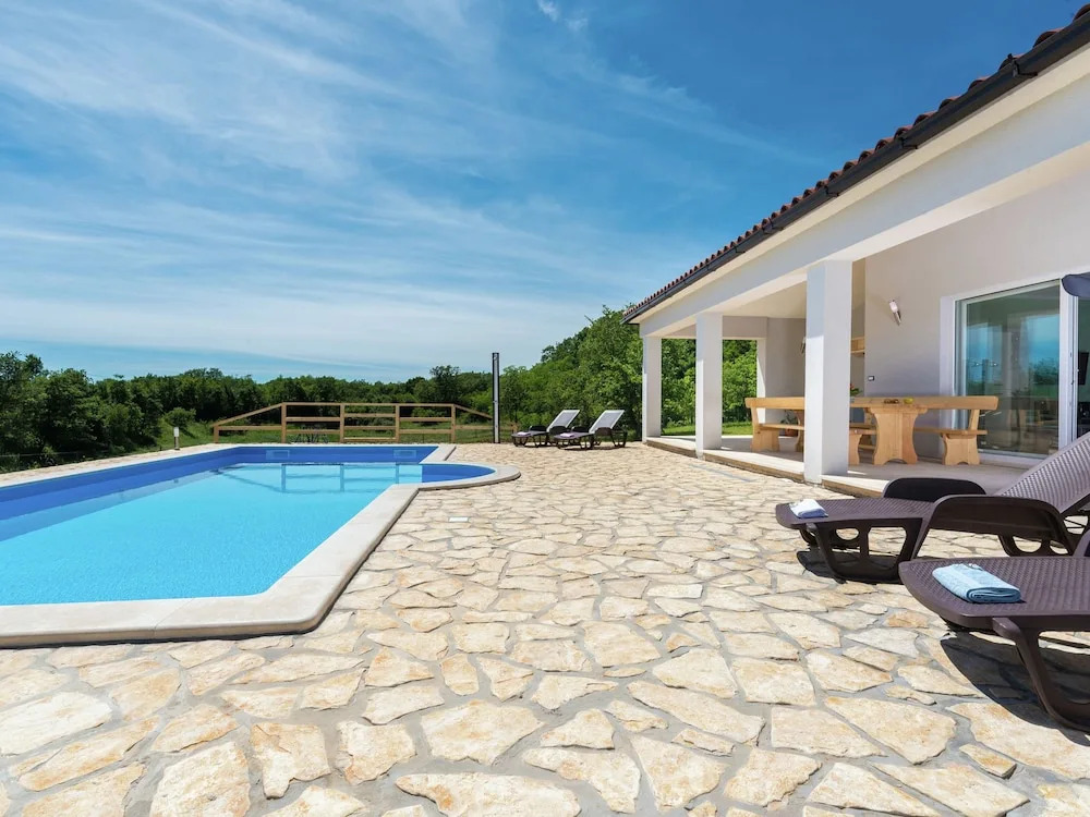 Villa in Nedešcina With Private Pool