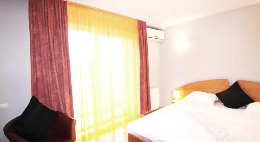 Domino 2BD Apartment UniriiI Square
