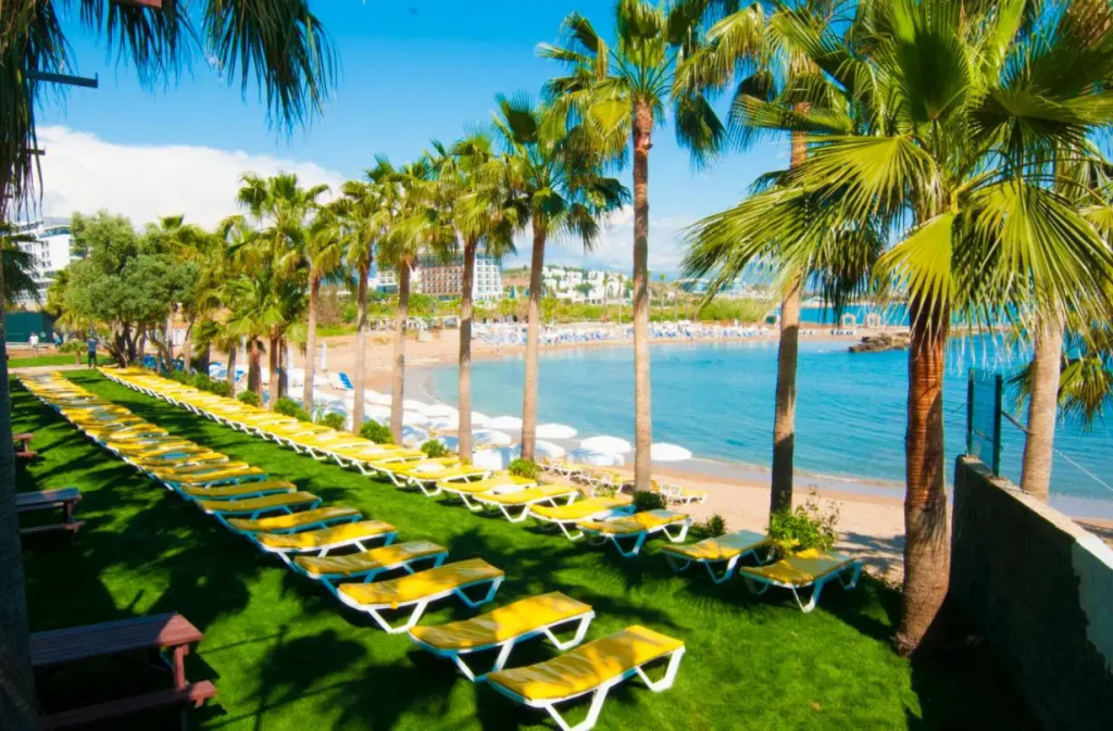EOS Beach Resort