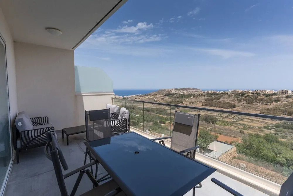 Property With Pool Access - Xaghra Near Marsalforn