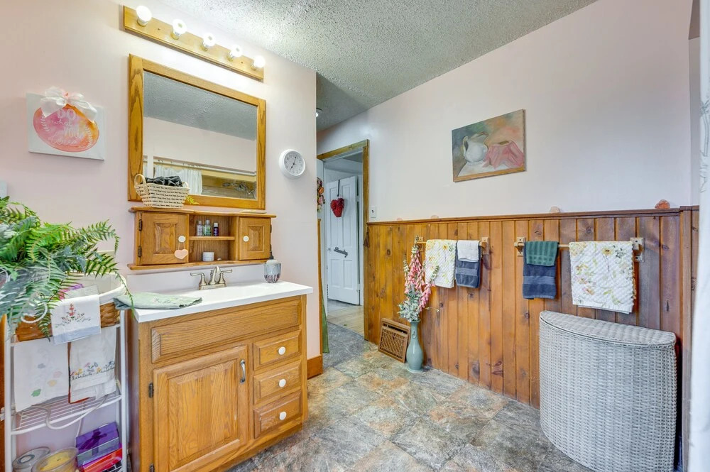 Marshalltown Vacation Rental w/ Private Yard!
