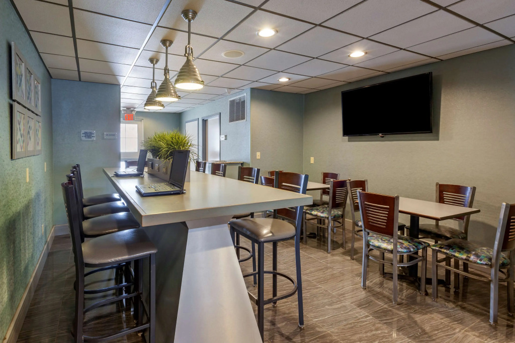 Best Western Plus Woodstock Inn & Suites