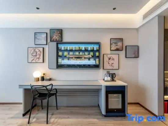 LanOuShangPin Hotel (Baoji Long County Guanshan Avenue)