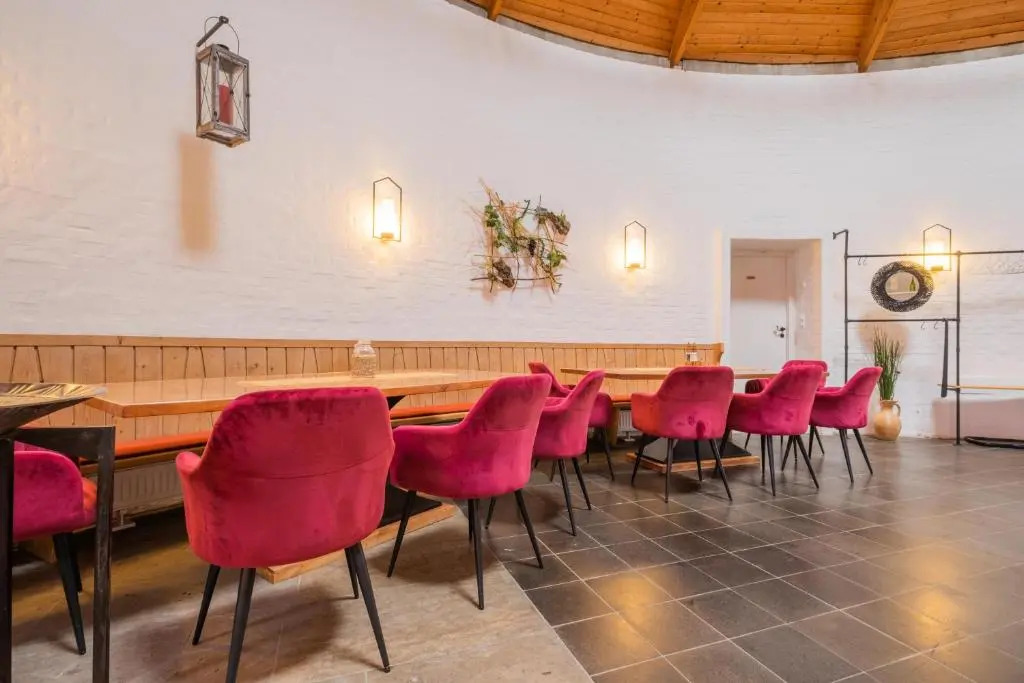 dreamcation - Wohnen in KIRCHE, 3D-Tour, Terrasse, BBQ, Küche, Kamin, 180qm